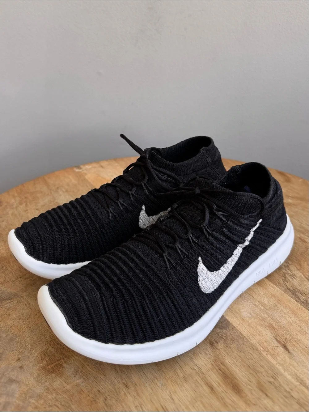 Nike Free RN Motion Flyknit Black White 834585-001 Women's Size 8 Running Shoes - Picture 3 of 9